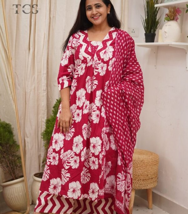 Crimson Bloom Hibiscus Cotton Kurti Set